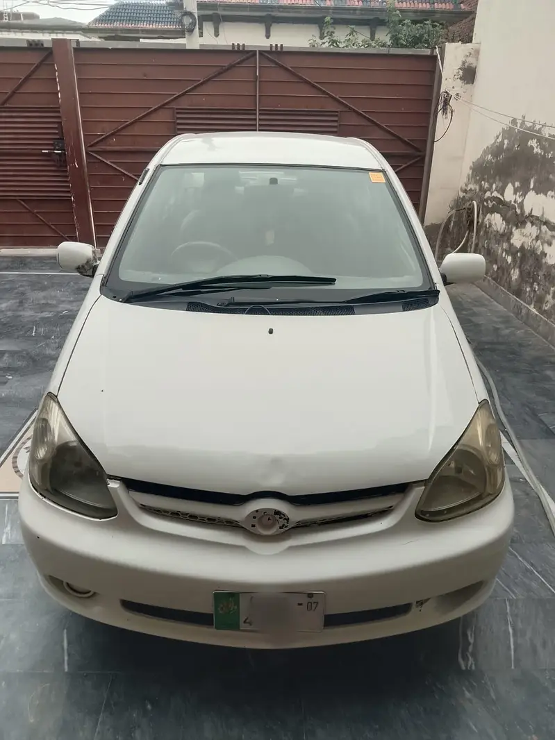 Toyota Platz 2004