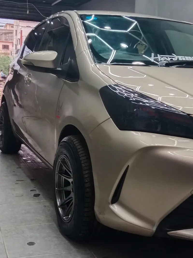 Toyota Vitz 2015