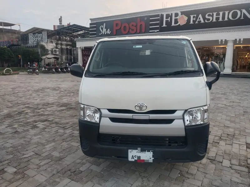 Toyota Hiace 2018