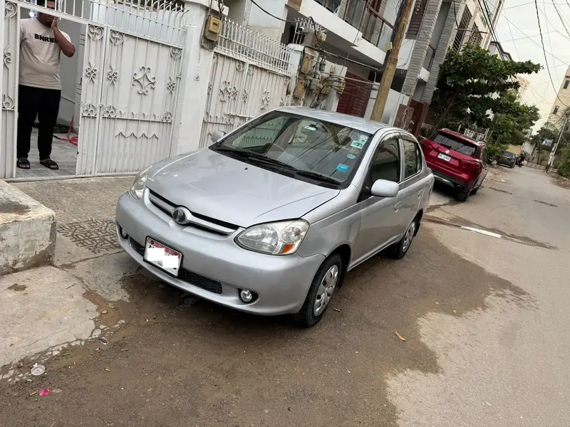 Toyota Platz 2004