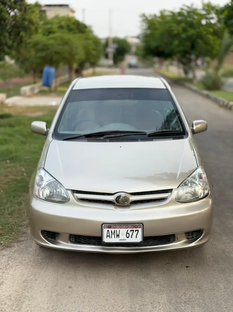 Toyota Platz 2003