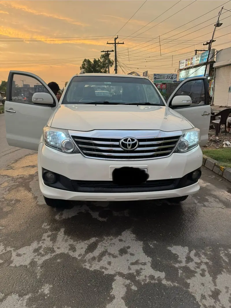 Toyota Fortuner V 2013
