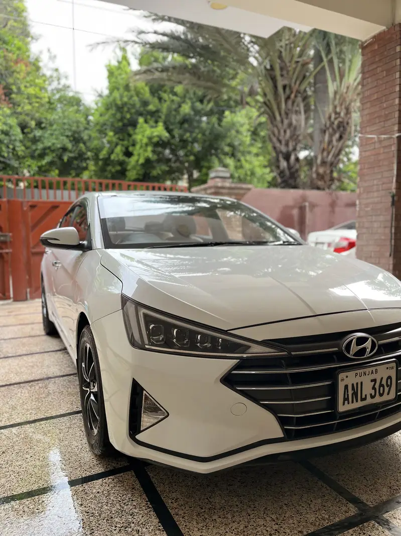 Hyundai Elantra 2022