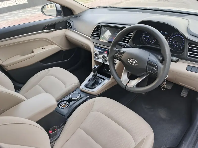 Hyundai Elantra 2022