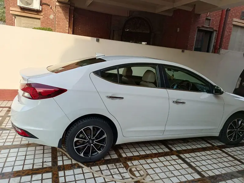 Hyundai Elantra 2022