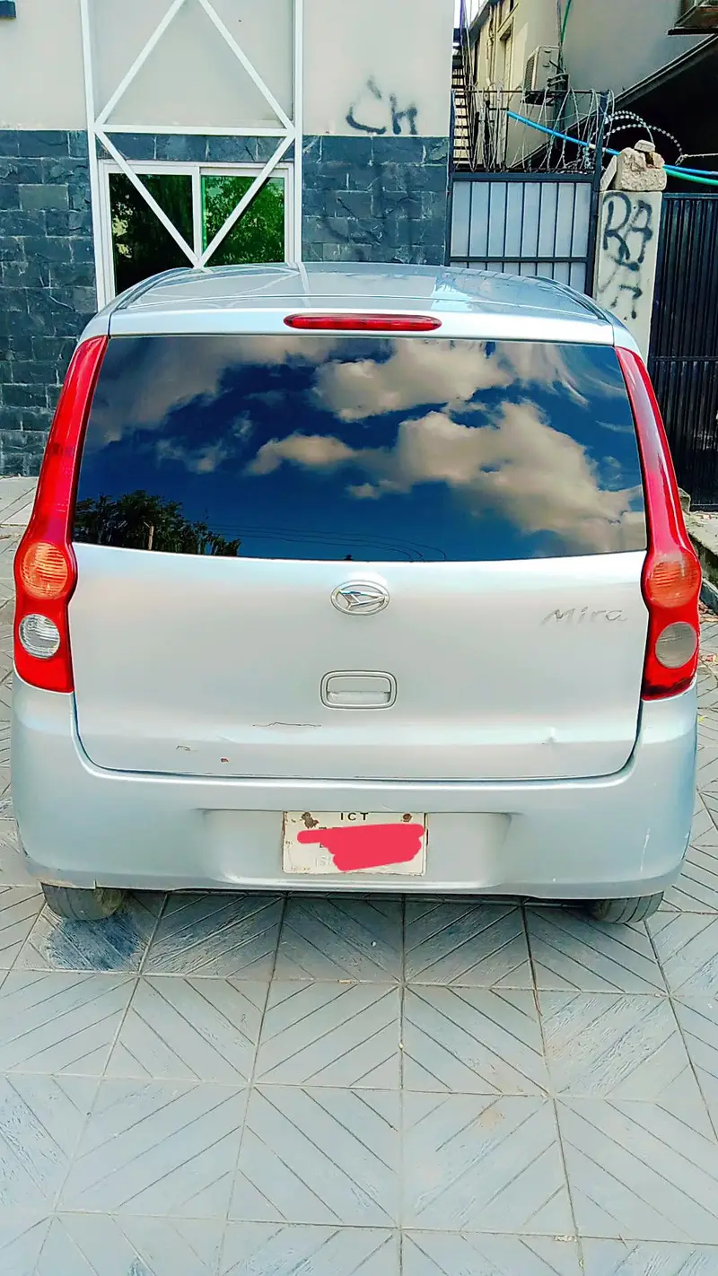 Daihatsu Mira 2011