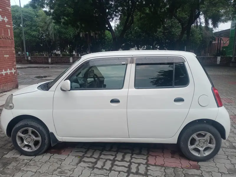Daihatsu Esse 2011