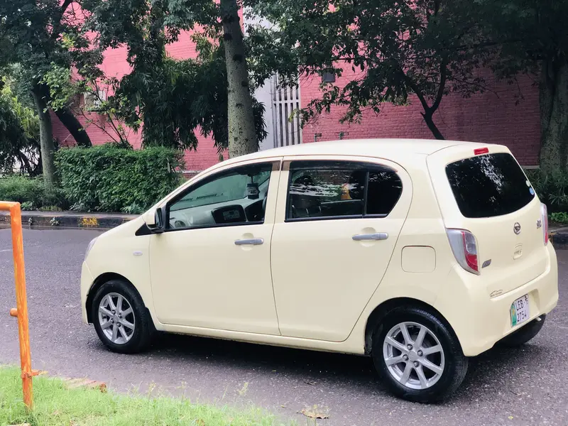 Daihatsu Mira 2012