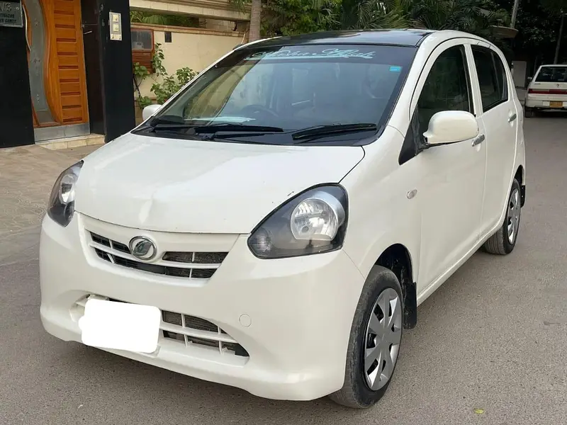 Daihatsu Mira 2011