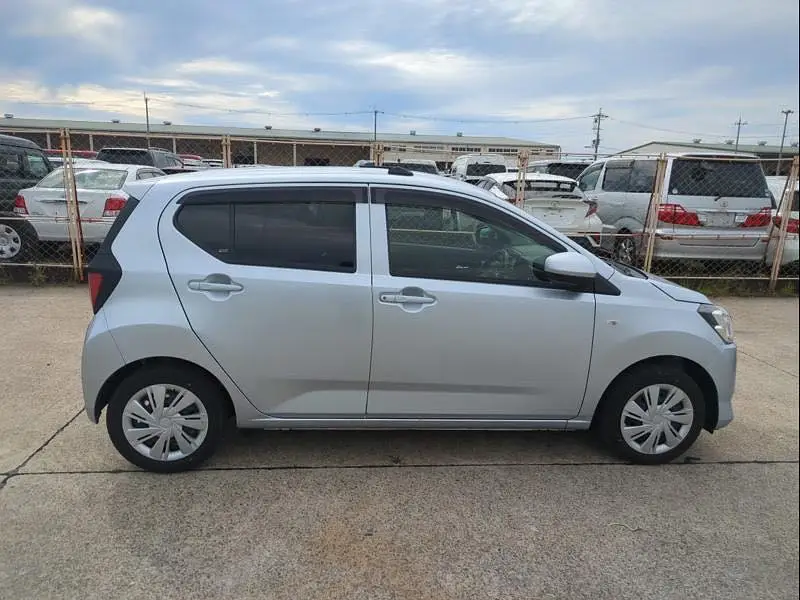 Daihatsu Mira 2022