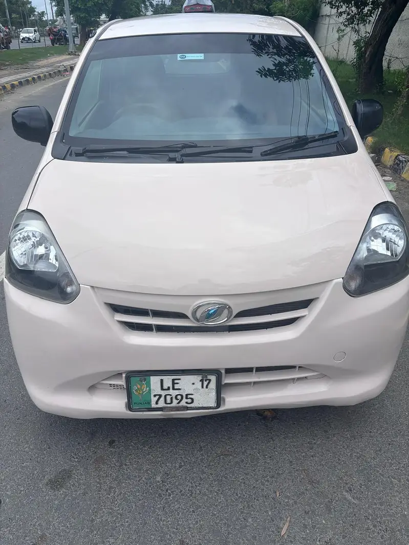Daihatsu Mira 2012