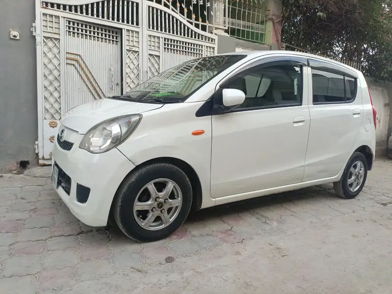 Daihatsu Mira 2012