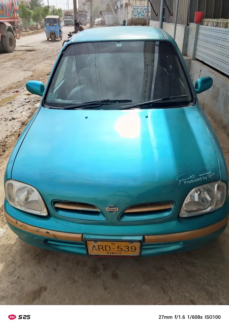 Nissan March 2001