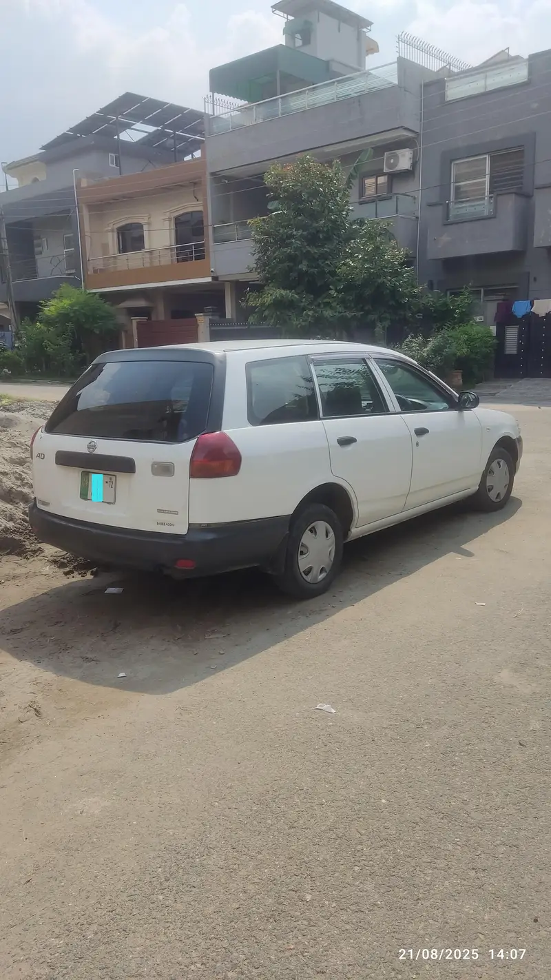 Nissan AD Van 2006