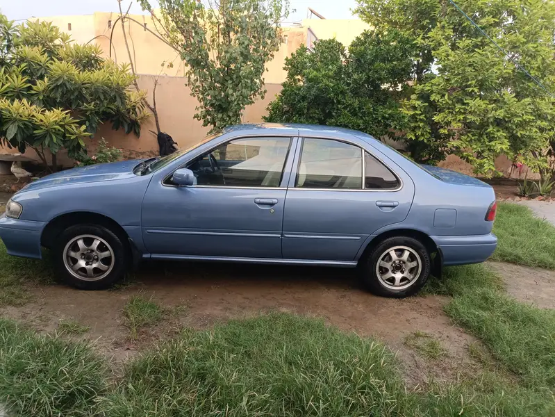 Nissan Sunny 2001