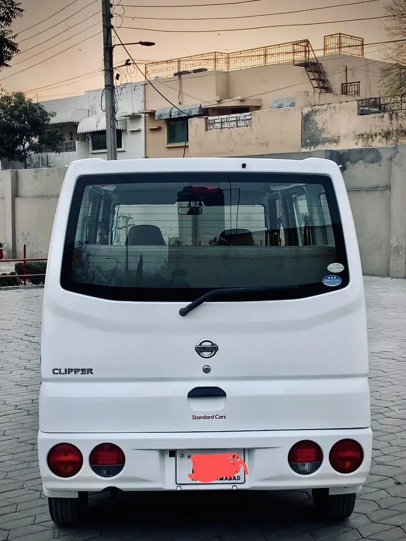 Nissan Clipper 2011