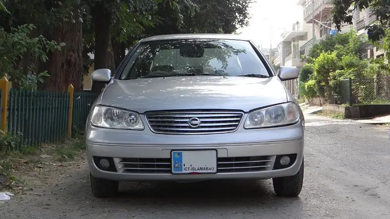 Nissan Sunny 2010