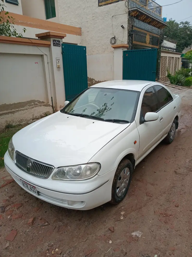 Nissan Sunny 2010
