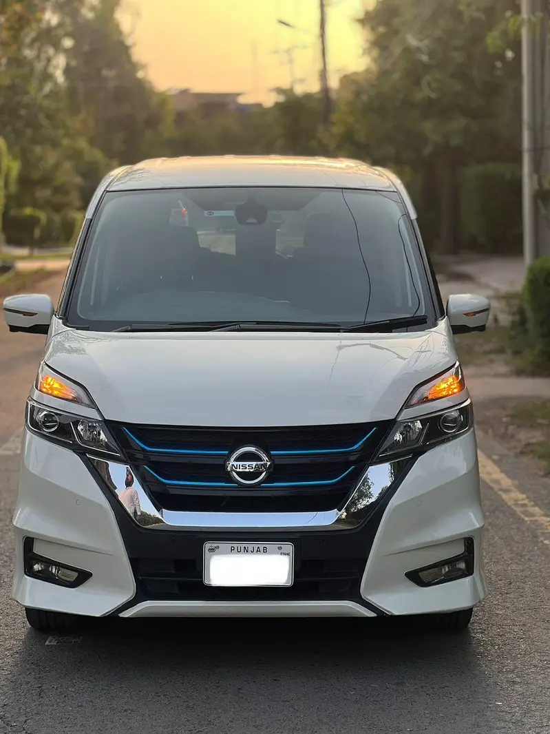 Nissan Serena 2018