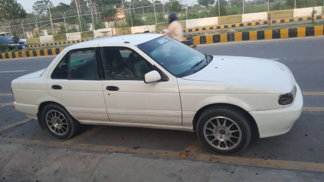 Nissan Sunny 1993