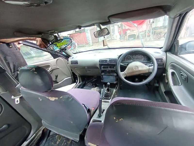 Nissan Sunny 1993