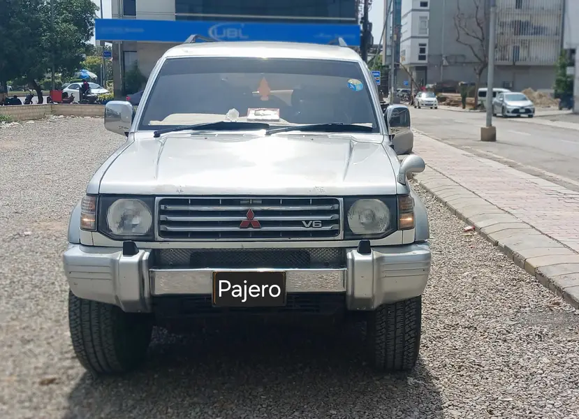 Mitsubishi Pajero 1992