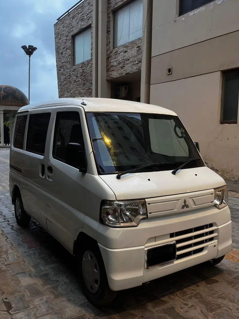 Mitsubishi Minicab Bravo 2013