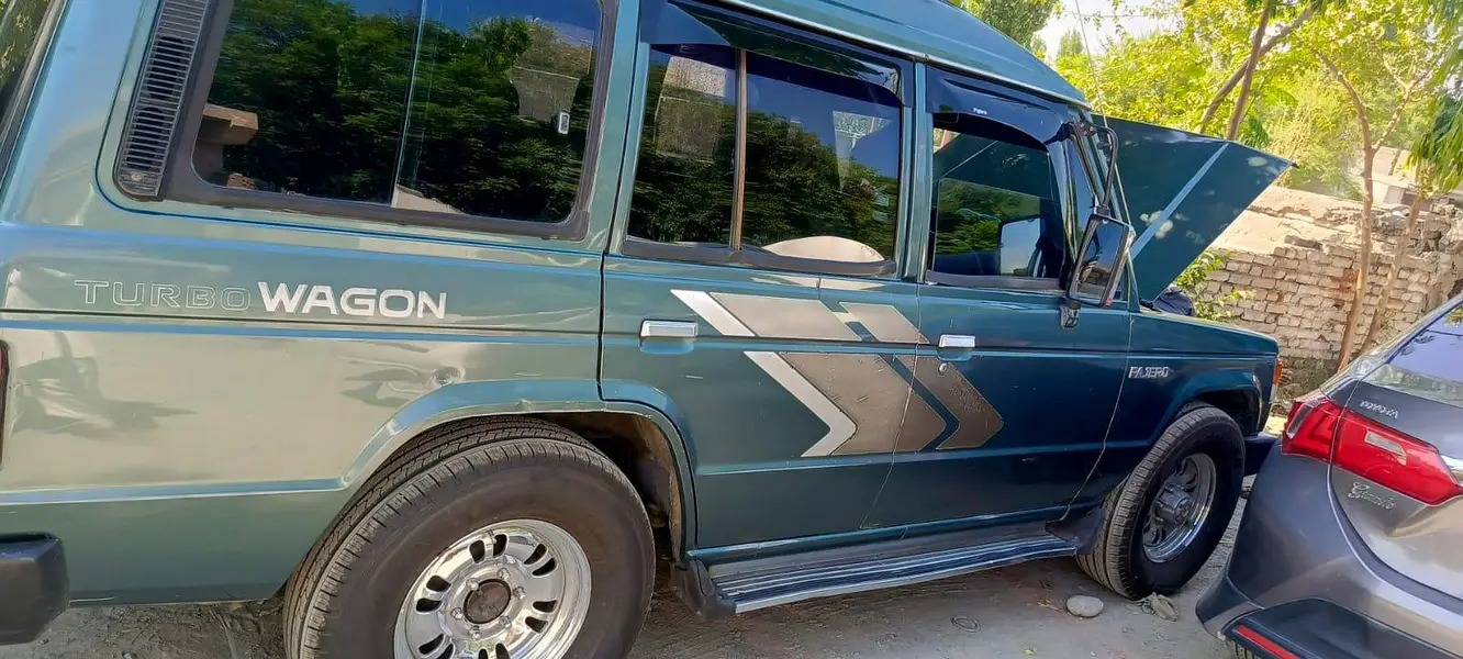 Mitsubishi Pajero 1990