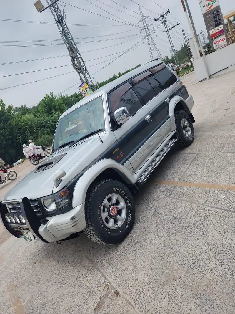 Mitsubishi Pajero 1995