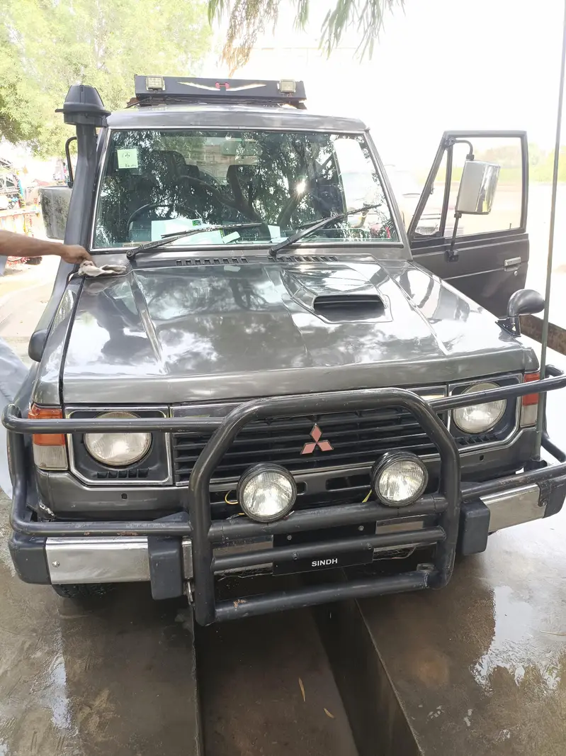 Mitsubishi Pajero 1987