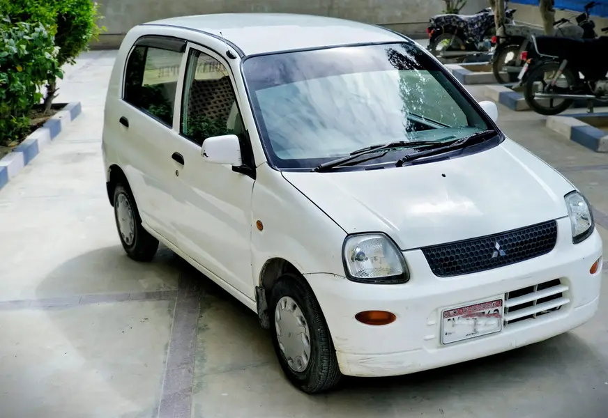 Mitsubishi Minica 2008