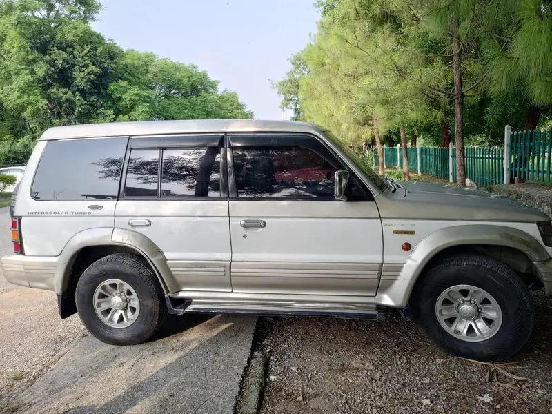 Mitsubishi Pajero 1992