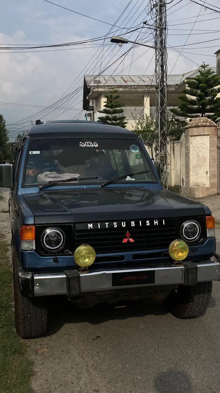Mitsubishi Pajero 1990
