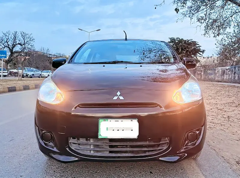 Mitsubishi Mirage 2012