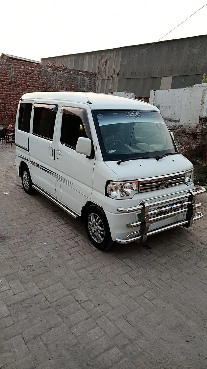 Mitsubishi Minicab Bravo 2012