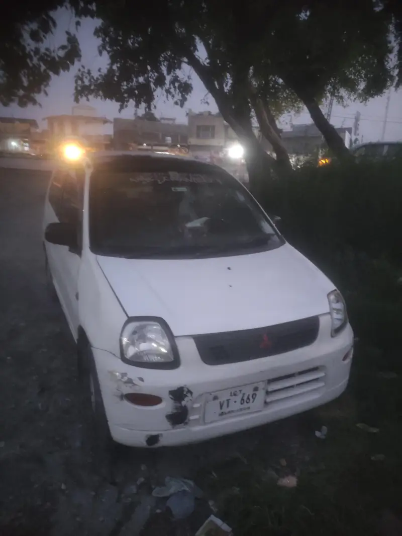 Mitsubishi Minica 2008