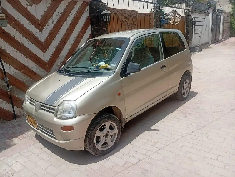 Mitsubishi Minica 2005