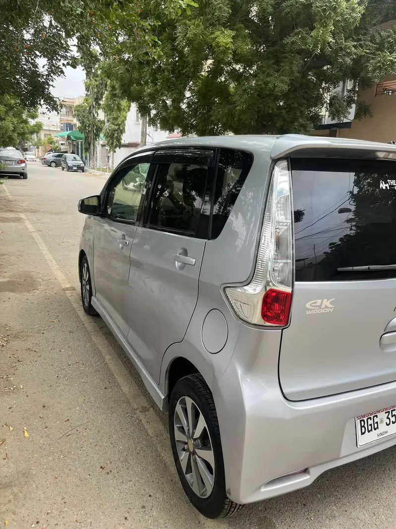 Mitsubishi Ek Wagon 2013