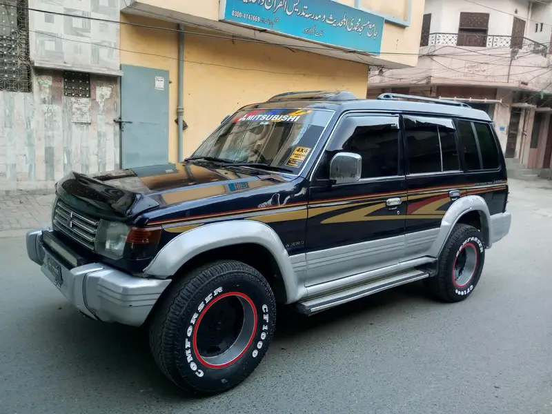Mitsubishi Pajero 1992