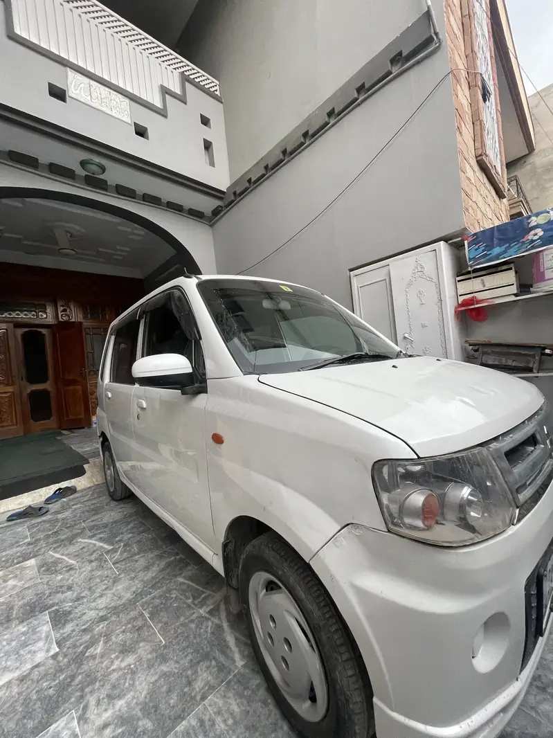 Mitsubishi Toppo 2011