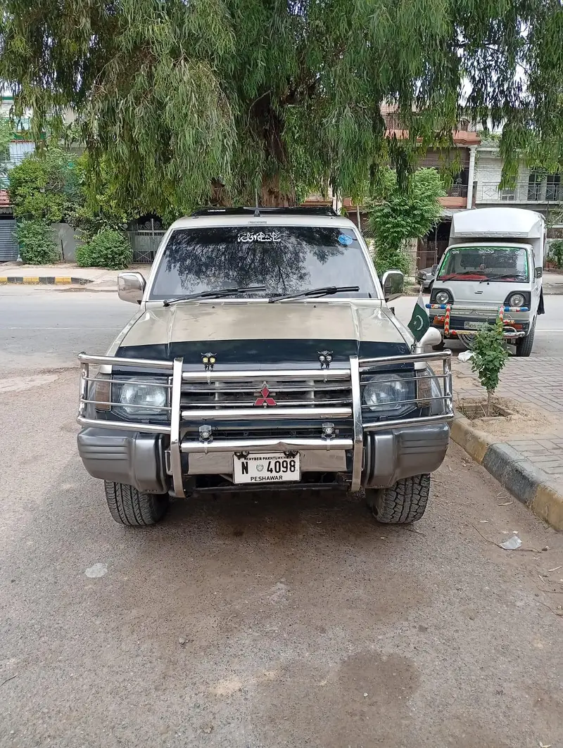 Mitsubishi Pajero 1990