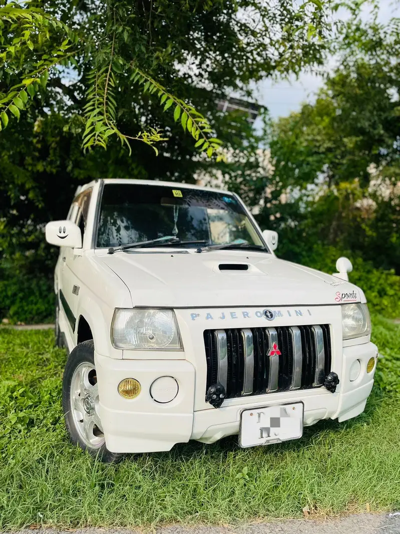 Mitsubishi Pajero Mini 2000