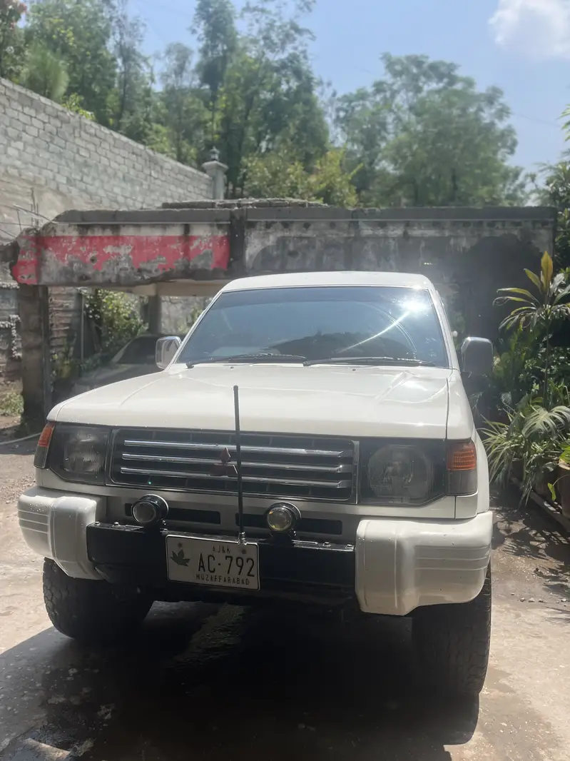 Mitsubishi Pajero 1992