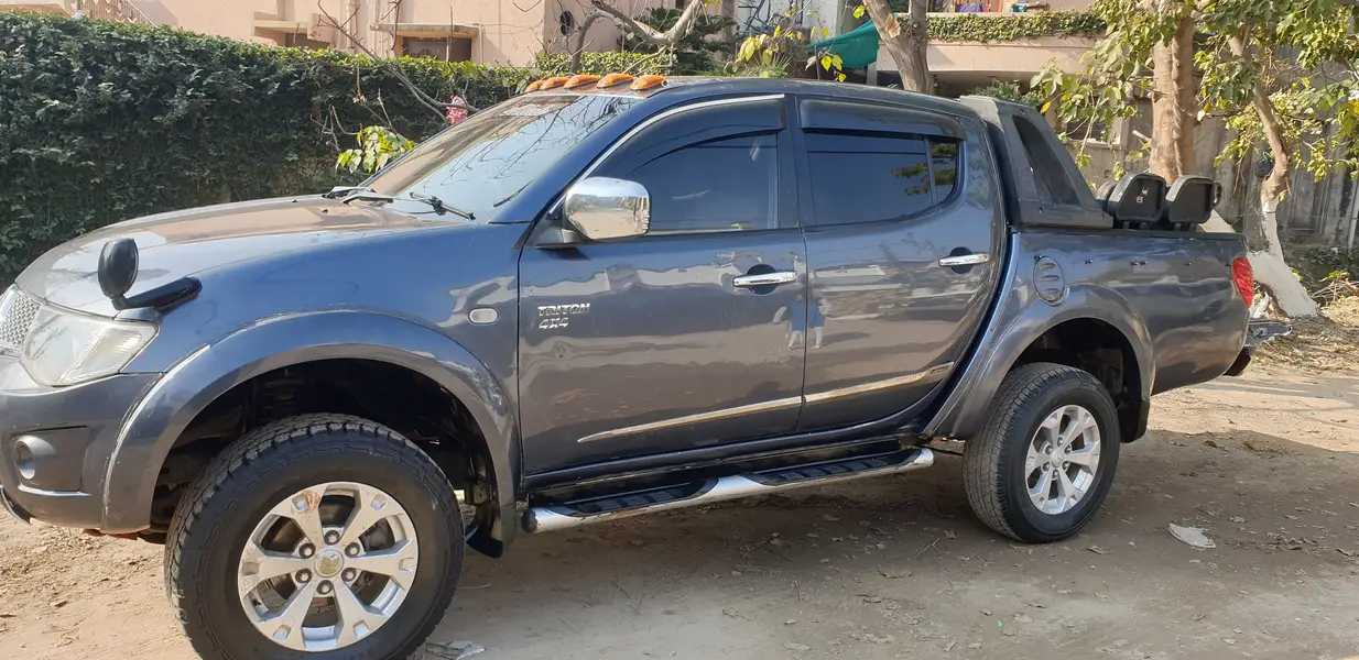 Mitsubishi L200 2005