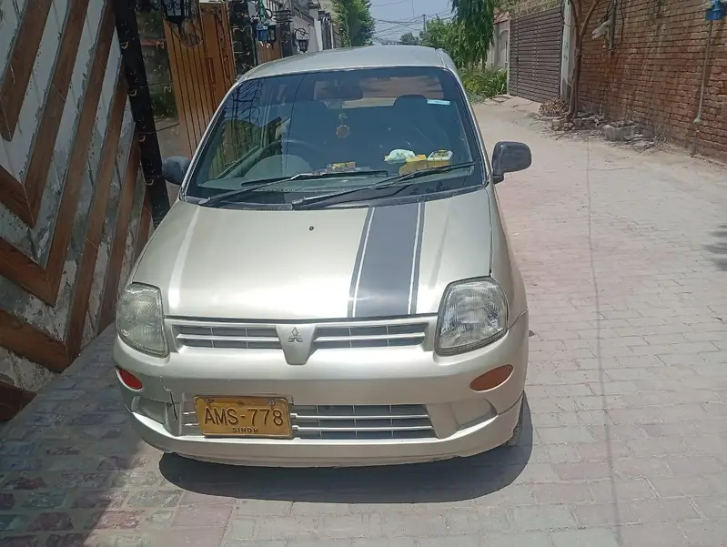 Mitsubishi Minica 2004