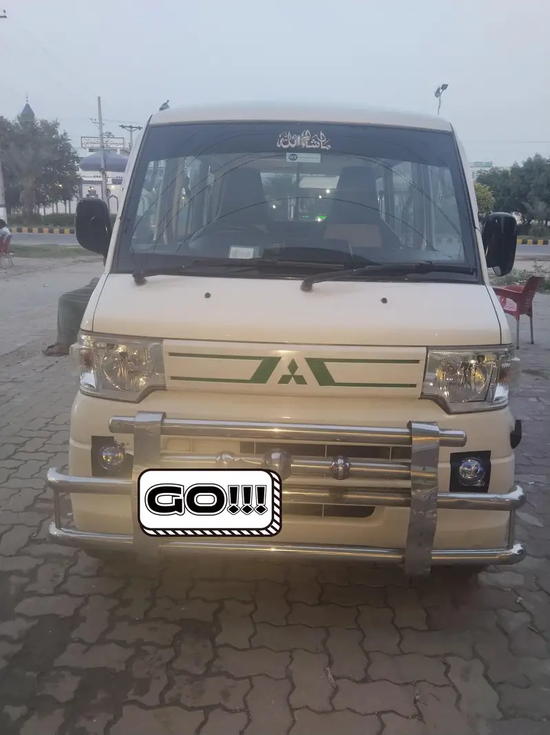 Mitsubishi Minicab Bravo 2012