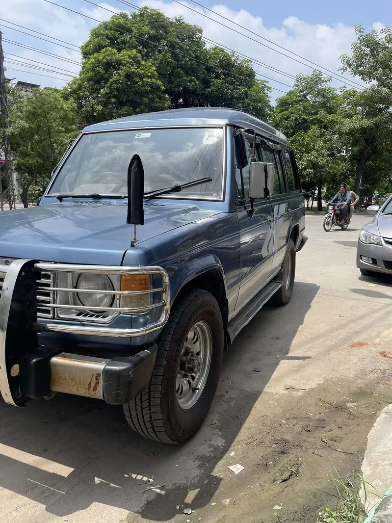 Mitsubishi Pajero 1990