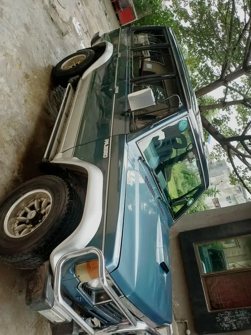 Mitsubishi Pajero 1988