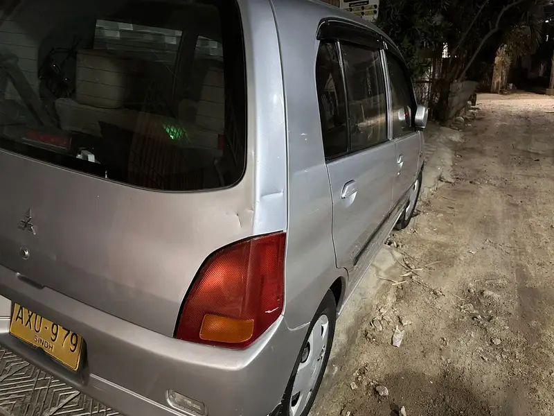 Mitsubishi Minica 2012