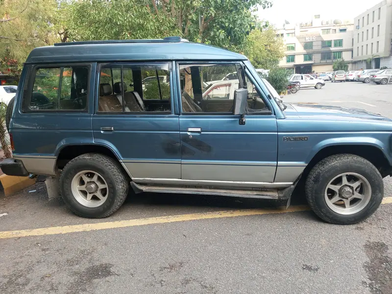 Mitsubishi Pajero 1989